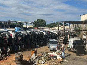 Duas pessoas são presas por desmanche de veículos e poluição ambiental