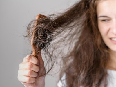 Queda de cabelo no outono preocupa, mas pode ser natural, afirma dermatologista