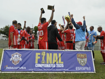 Amigos do Artur é campeão da Master Super 45