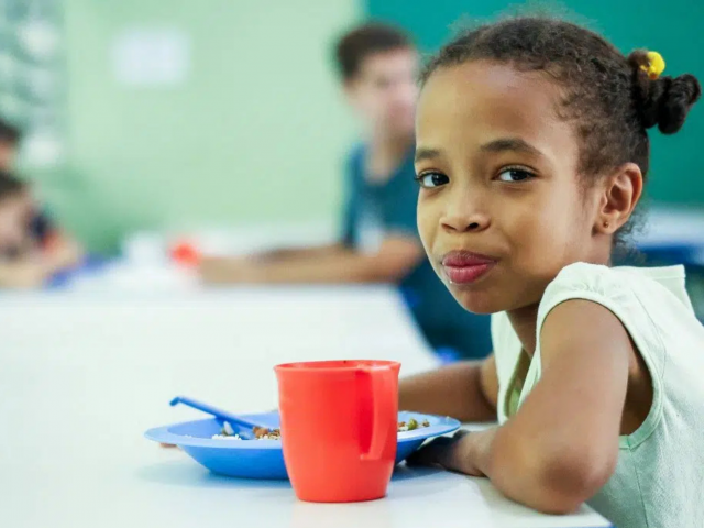 De segunda a sexta-feira durante o período de recesso, estarão abertas e com a possibilidade de almoço 3.700 unidades de ensino que ofertam a alimentação escolar de forma centralizada