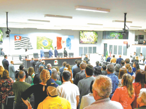 Câmara homenageia 12 cidadãos pelos relevantes serviços prestados ao município
