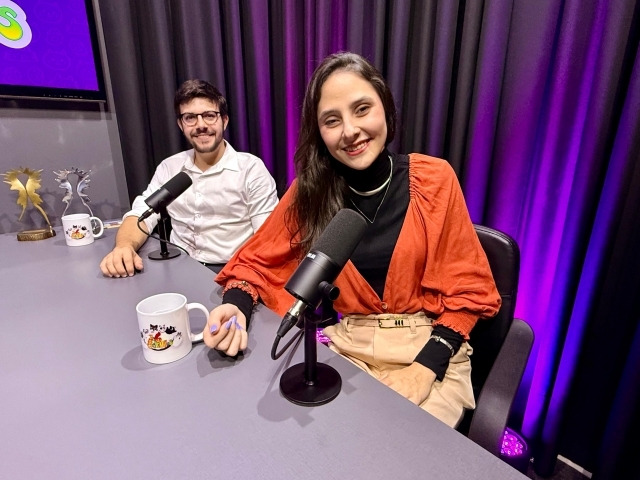 Ricardo e Gabriela no podcast Os 6 Gatinhos