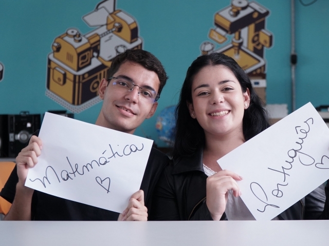Estudantes do Ensino Médio poderão atuar como monitores de português e matemática por meio do programa BEEM, da Seduc-SP. Nova seleção oferece 5 mil vagas com bolsas de até R$ 555,30.