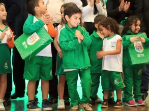 Mais de 17 mil alunos da Rede Municipal receberão uniformes de graça