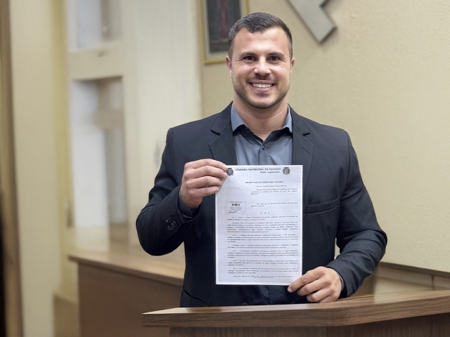Vereador Renan Mataveli comemora aprovação do projeto de lei de sua autoria