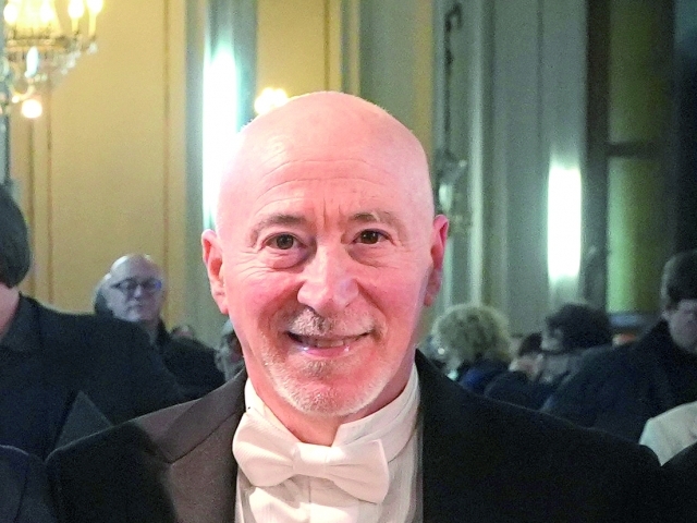 Giovanni Ferrauto é maestro, pianista e compositor nascido em Catânia