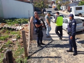 Veículos abandonados nas ruas de Monte Mor são recolhidos