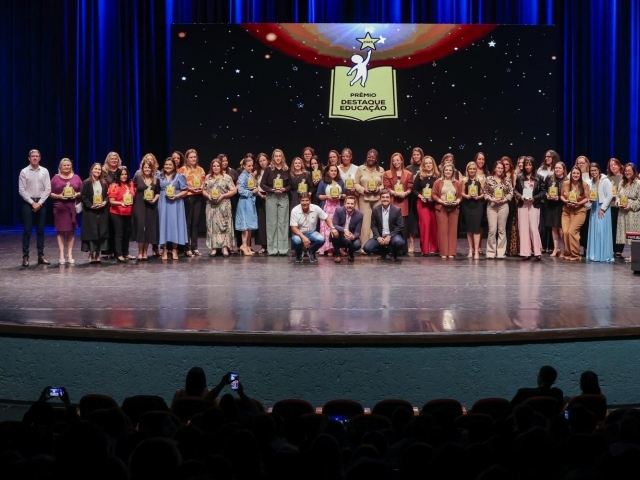 Foram homenageados 154 estudantes, 50 professores e 19 escolas