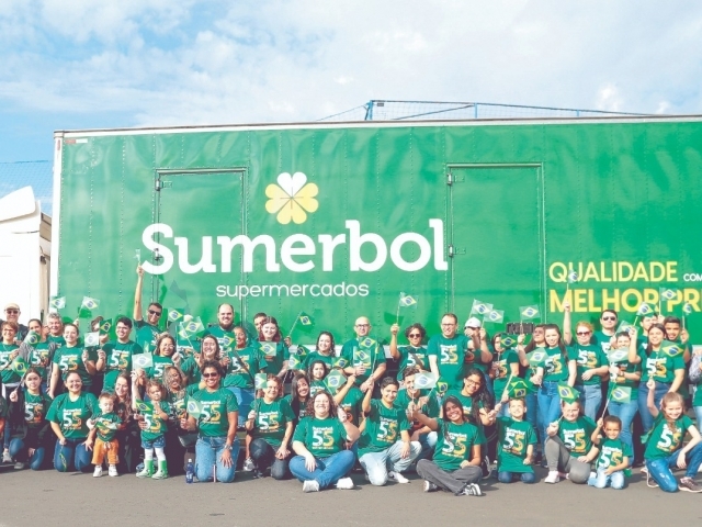 Além dos colaboradores e familiares, a presença da frota do Sumerbol levou ainda mais representatividade para a avenida
