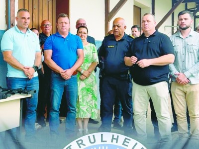 Deputado federal Delegado Palumbo entrega fuzis para a Guarda Civil de Elias Fausto