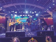 Jaraguá comemora 32 anos com música e encontro de veículos