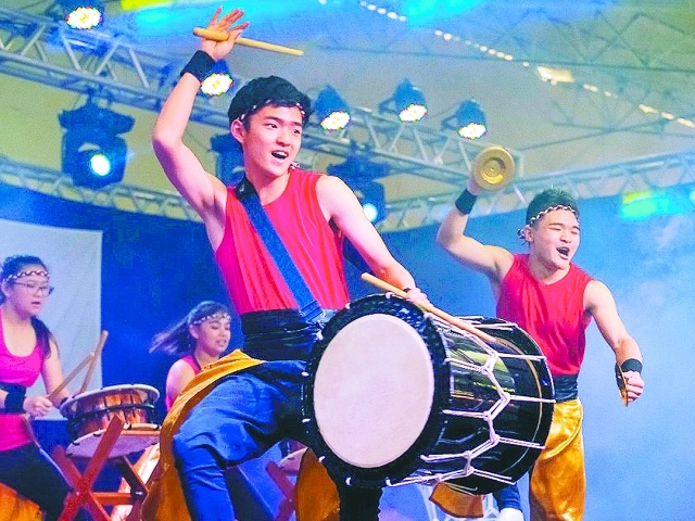 Taiko, os tradicionais tambores japoneses, também marcam presença