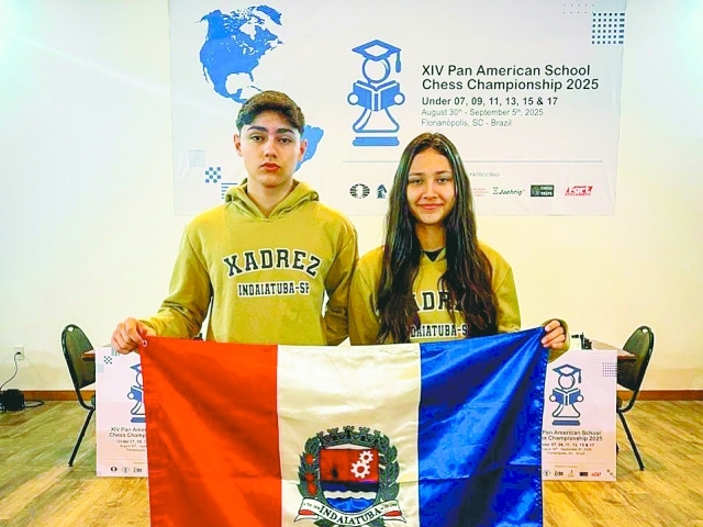 Os atletas de xadrez Eduarda e Enrico Godoy