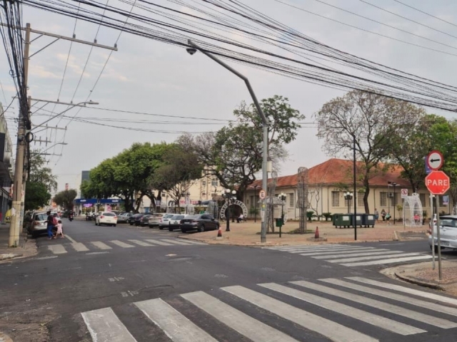Cruzamento das ruas Quinze de Novembro e Onze de Junho receberá um semáforo e trecho será recapeado