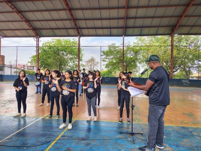 Bloco escolar Batu-Kandô, coordenado pelo professor Edgar Paulino