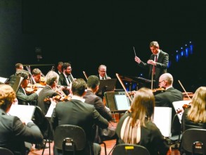 Sinfônica traz maestro alemão para concerto especial na Sala Acrísio