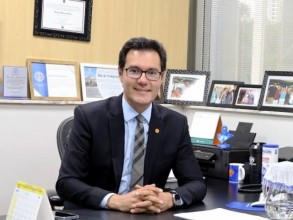 Alex Madureira reforça investimentos na Educação e participa de ações sociais