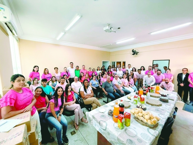O deputado participou de uma ação especial do Outubro Rosa com os funcionários do pátio municipal