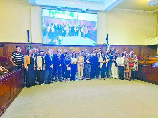 Participantes recebem prêmio na Academia Nacional de Medicina, no Rio de Janeiro; projeto local foi representado pelo Dr. Júlio Teixeira, da Unicamp