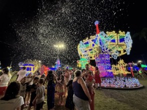 Prefeitura abre programação de Natal com acendimento da decoração