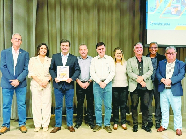 Autoridades municipais prestigiaram o evento de lançamento do Catálogo das Indústrias 2026 na terça (11)