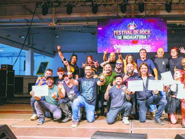 Vencedores celebram ao final do Festival: prefeito anunciou melhorias e adequação da acústica da Viber