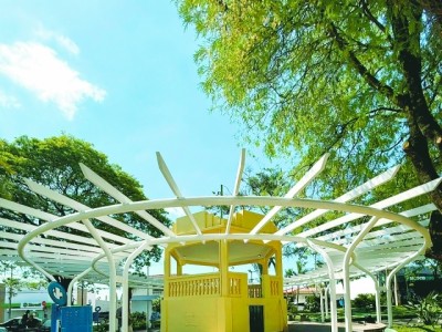 Praça Matriz de Elias Fausto passa por ampla revitalização e ganha novo parquinho para as famílias