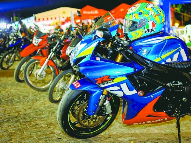Evento reúne apaixonados por motociclismo