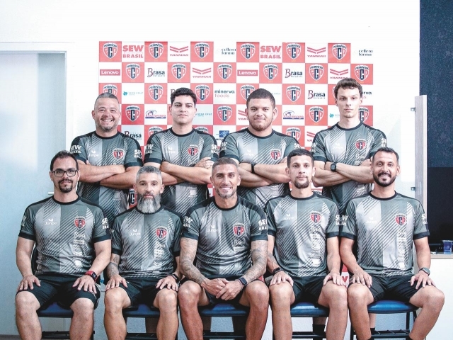 Nova comissão técnica foi oficialmente apresentada em coletiva na quarta, dia 3, com Rafa Marques no comando