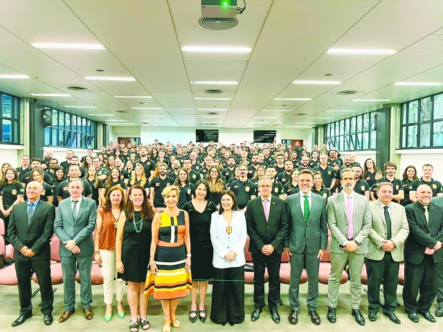 Solenidade de formatura marca conclusão de curso iniciado em julho pela Academia de Polícia (Acadepol)