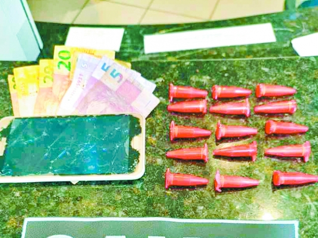 Drogas apreendidas no domingo (5)