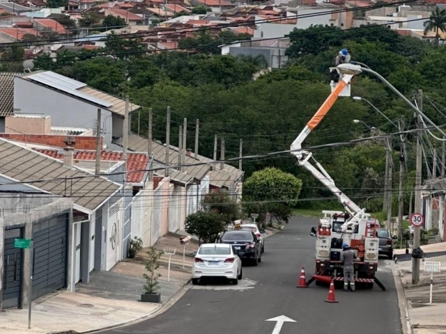 Prefeitura fechará 2025 com a substituição de 4.370 lâmpadas comuns por LED