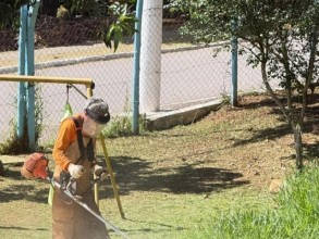 Prefeitura de Itu realiza serviços de poda e limpeza em unidades educacionais do Pirapitingui