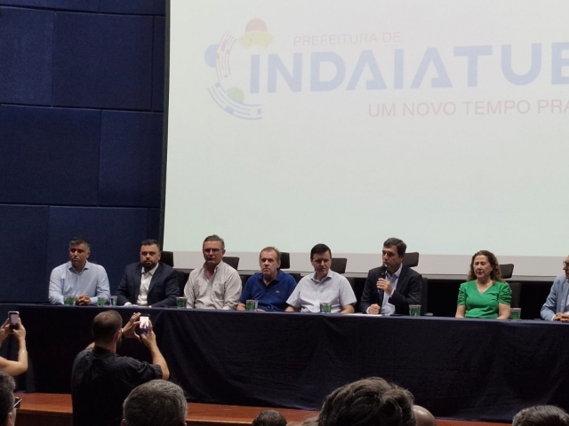 Prefeito anunciou novos secretários municipais na manhã desta quarta-feira (14/1), em coletiva de imprensa.