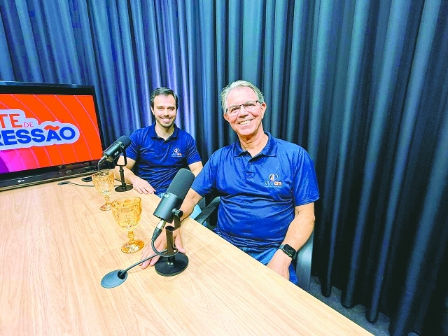Gustavo e Gilson Juste no estúdio de gravação do Mais Expressão