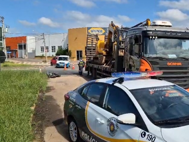Motociclista fica gravemente ferido após acidente com carreta na Rodovia da Convenção