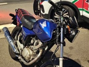 Motociclista tem moto apreendida após flagra de direção perigosa na Avenida Francisco de Paula Leite