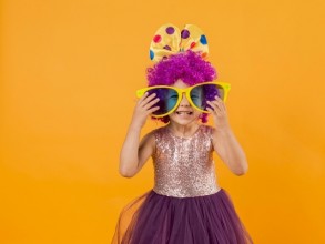 Maquiagens e fantasias inadequadas podem trazer riscos à saúde infantil no Carnaval