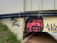 GCM flagra dupla por pichação em pontilhão no km 62 da rodovia