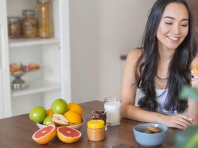 Suplementação personalizada ganha protagonismo entre mulheres 40+ 