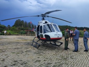 Águia 18 resgata ciclista perdido em área de mata