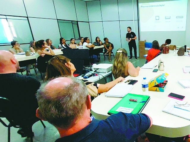 O projeto também contempla a valorização dos profissionais da educação do município