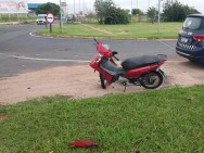 Motociclista fica ferida após colisão na Rodovia da Convenção