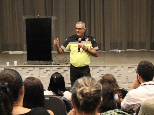 As palestras podem ser agendadas pelo telefone da Secretaria ou por e-mail.