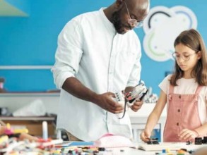 Professor na abordagem maker: mediar e avaliar para transformar