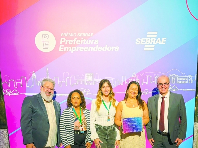 Primeira-dama e secretária de Desenvolvimento Social, Raquel Bicudo, Patrícia e Juliana, da equipe do Sebrae de Elias Fausto, Carlos, consultor de negócios e gestor de políticas públicas do Sebrae SP 