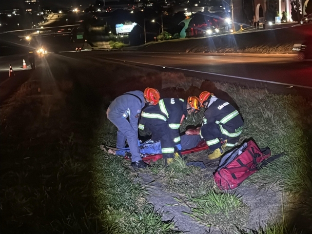 Capotamento na Rodovia Santos Dumont deixa duas vítimas graves em Indaiatuba