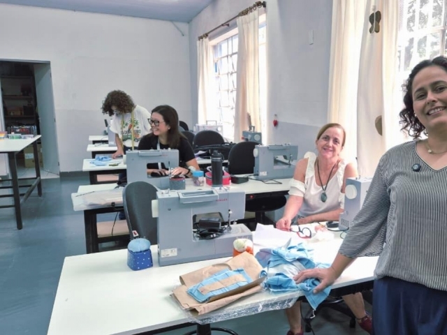 Curso de Costura e Customização de Figurinos.