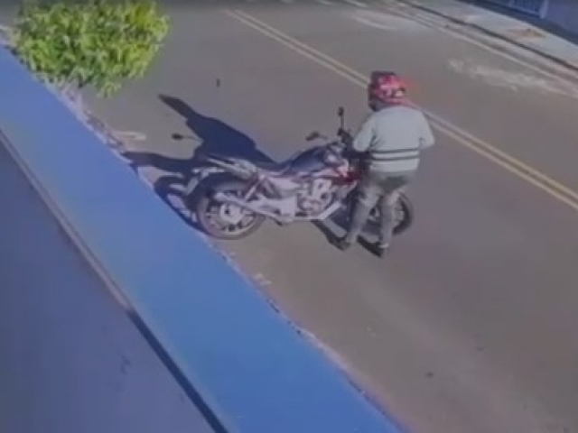 Câmera flagra furto de motocicleta na Cecap, em Salto
