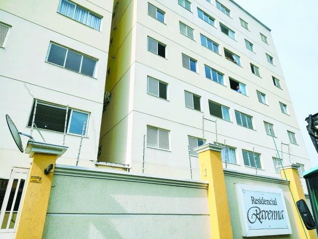 Durante a inspeção, equipes técnicas identificaram trincas e movimentações estruturais relevantes